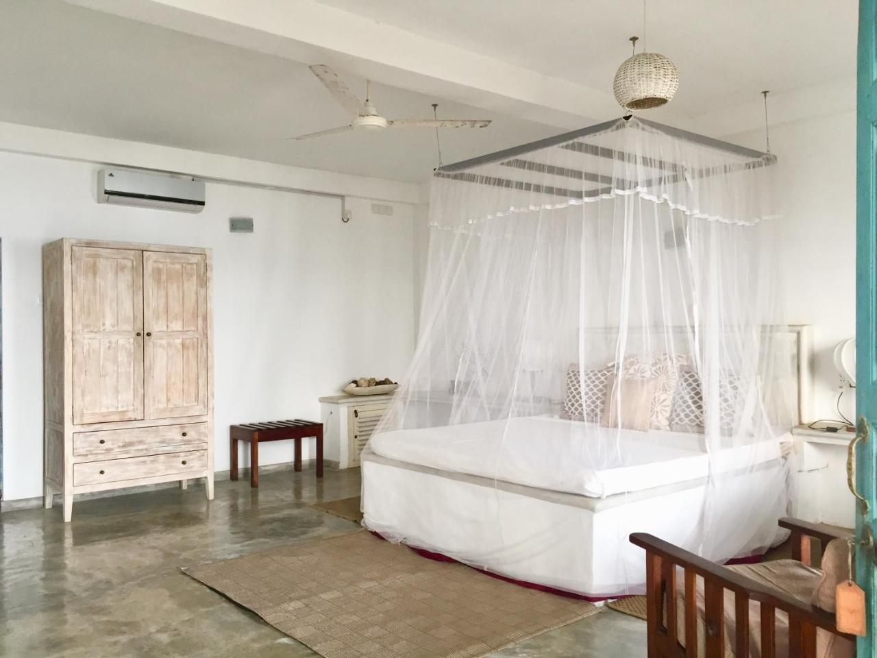 Coco Mari Villa Хиккадува Экстерьер фото